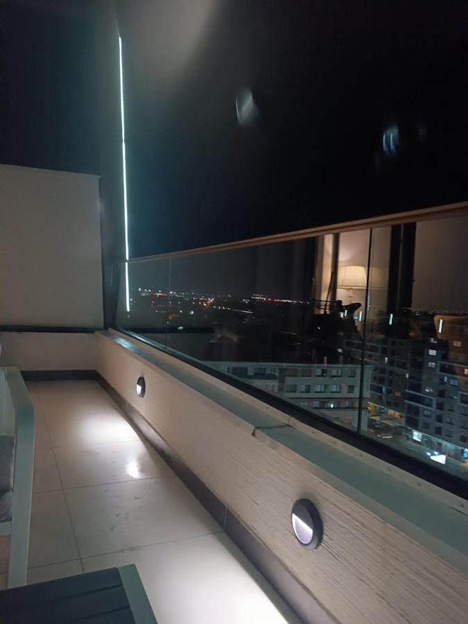 Capital33 *